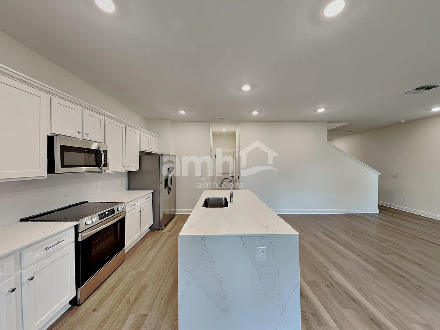 4 bed, 2.5 bath, 1977 sqft, $2,475 — Photo 3