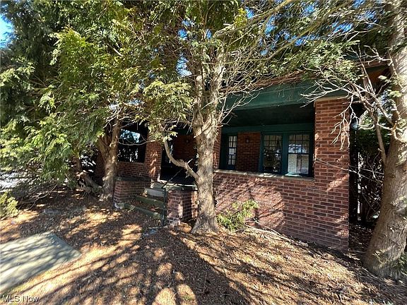 3rd image of 1324 S Arch Ave