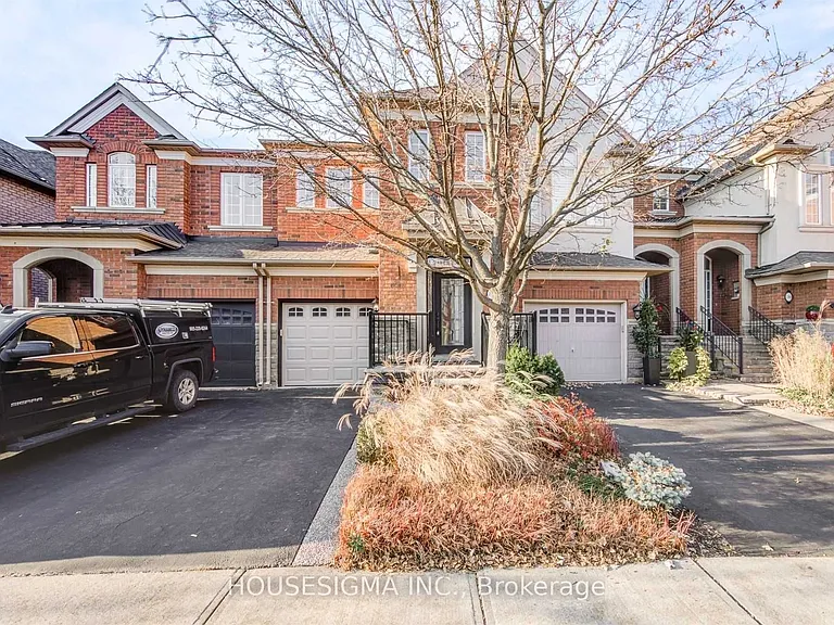 244 Tawny Cres — Photo 3