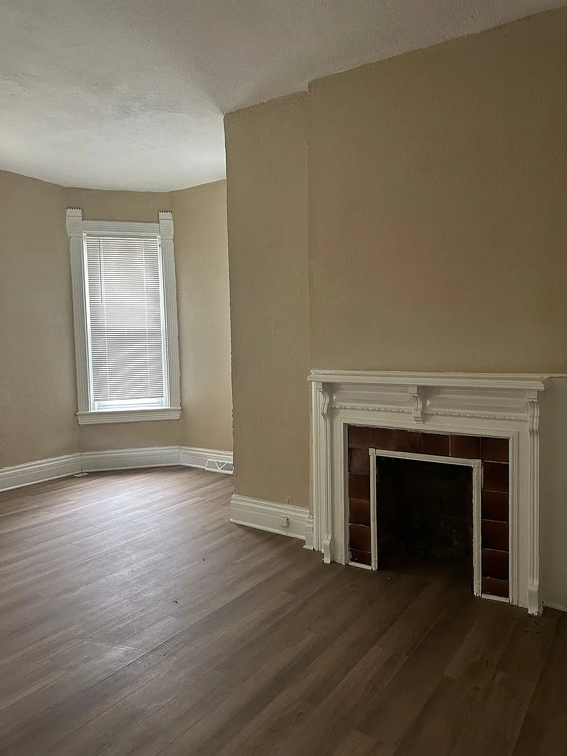 814 Elmwood Ave — Photo 3