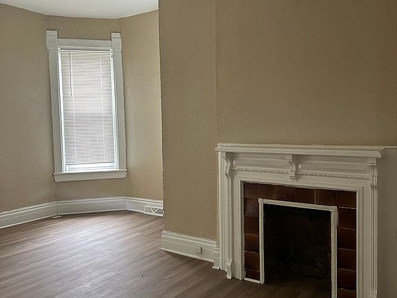 3rd image of 814 Elmwood Ave APT 2