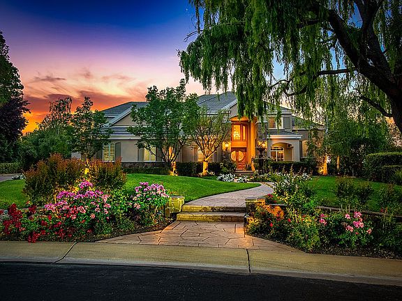 2nd image of 3261 Novara Way