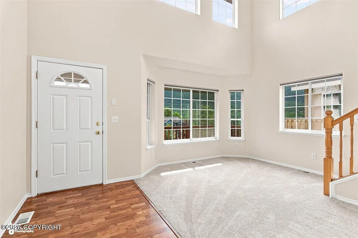 4 bed, 2.5 bath, 1981 sqft, $3,200 — Photo 4