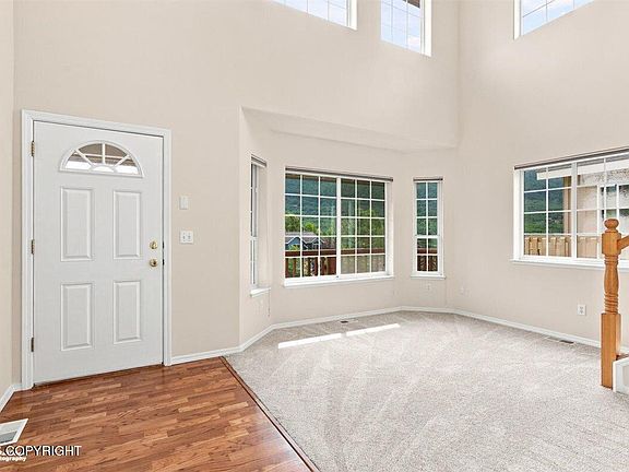 4th image of 19927 Highland Ridge Dr