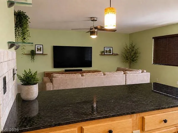 2 bed, 2.0 bath, 1148 sqft, $1,595 — Photo 3