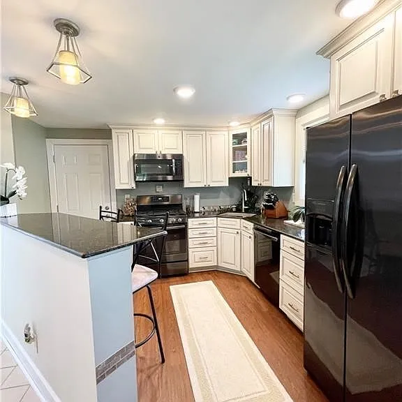 8423 Bubbling Springs Dr — Photo 6