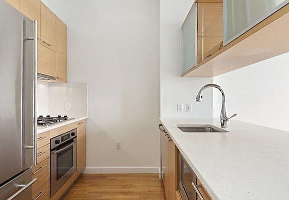 2nd image of 85 Adams Street 15b #15B