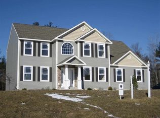 17 Edinburgh Dr, East Schodack, NY 12063