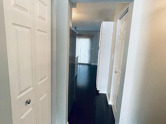 3rd image of 907 Lauren Ct