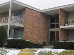 4049 W Maple Rd, Bloomfield Hills, MI 48301