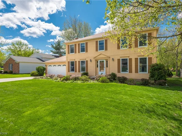 16225 Lake Forest Dr, Strongsville, OH 44136