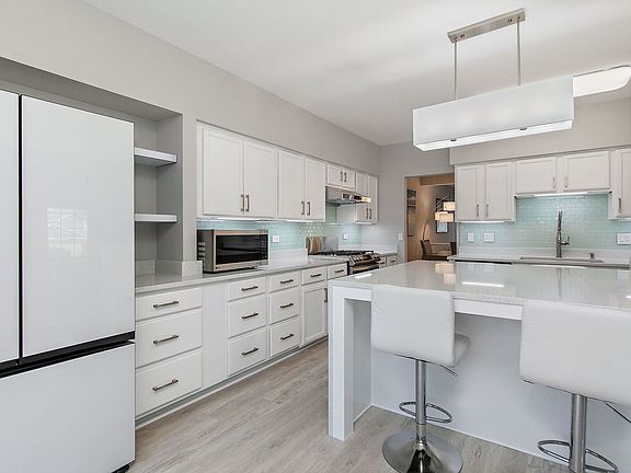 4th image of 537 W Parkside Dr