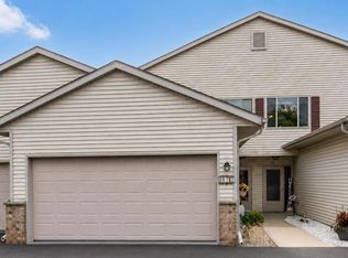 987 Roseland Dr APT 2, Kewaskum, WI 53040