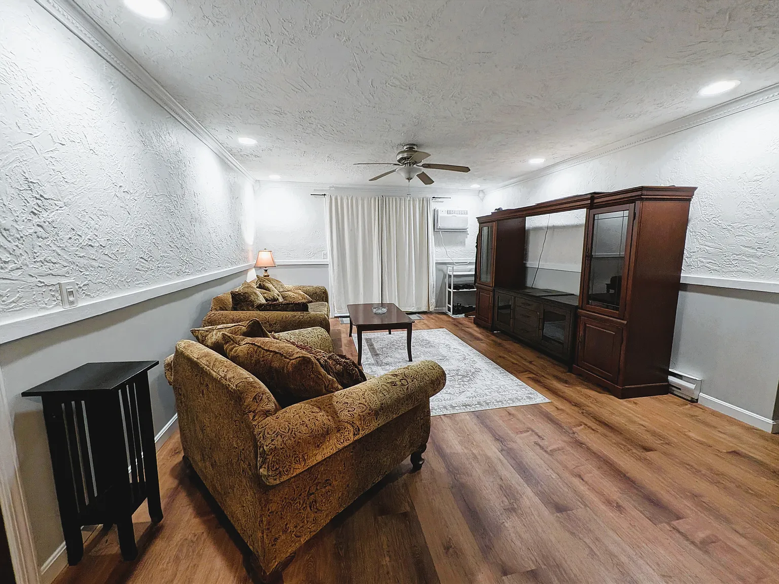 2 bed, 1.5 bath, 980 sqft, $2,500 — Photo 2