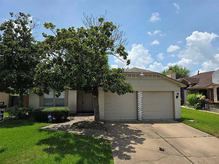 11634 Eaglewood Dr — Photo 1