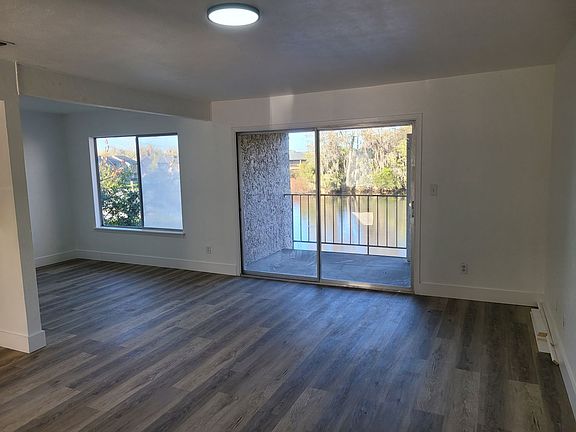 4th image of 3914 Coronation Ct
