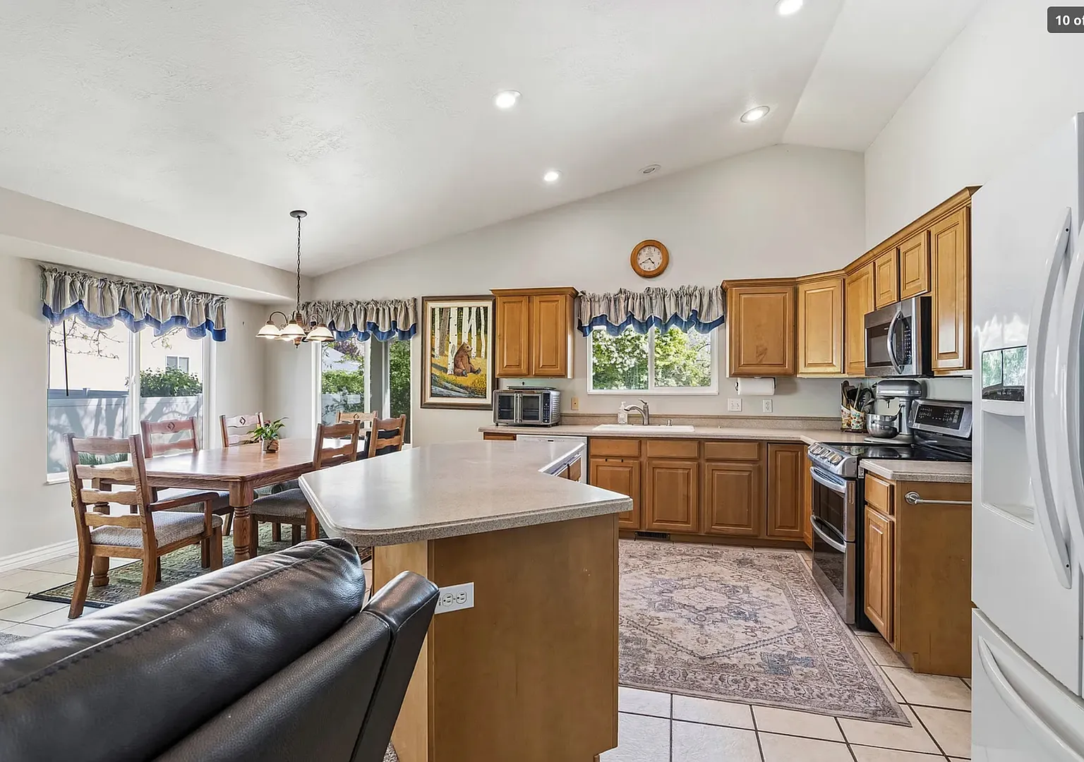 Beautiful 4 Bedroom Payson Home — Photo 3