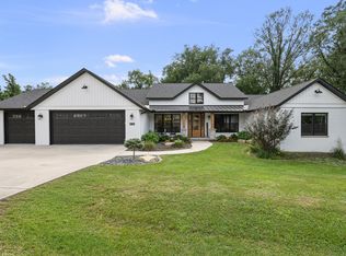 1805 Ridgefield Dr, Port Byron, IL 61275