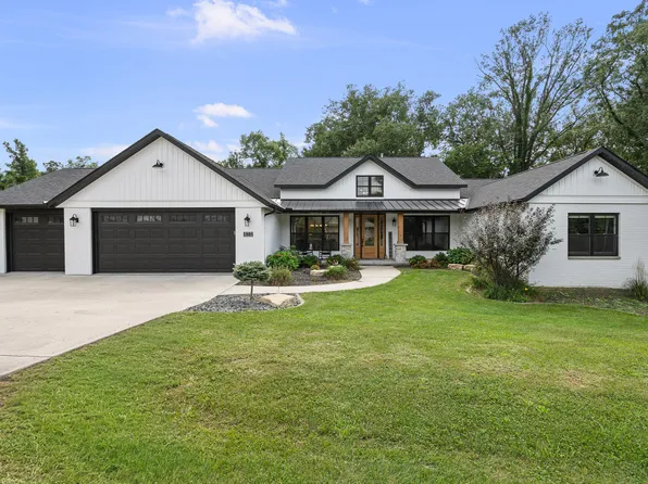 1805 Ridgefield Dr, Port Byron, IL 61275