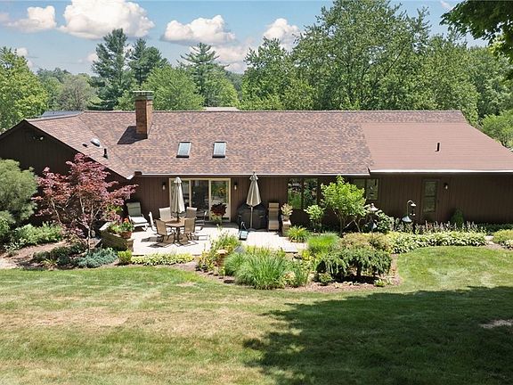 2nd image of 1588 Royal Oak Dr