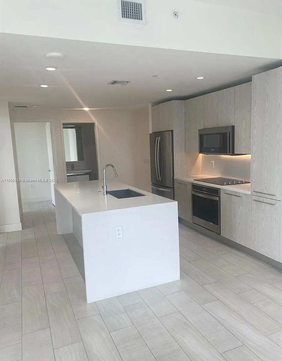 3 bed, 1500 sqft, $4,200 — Photo 2