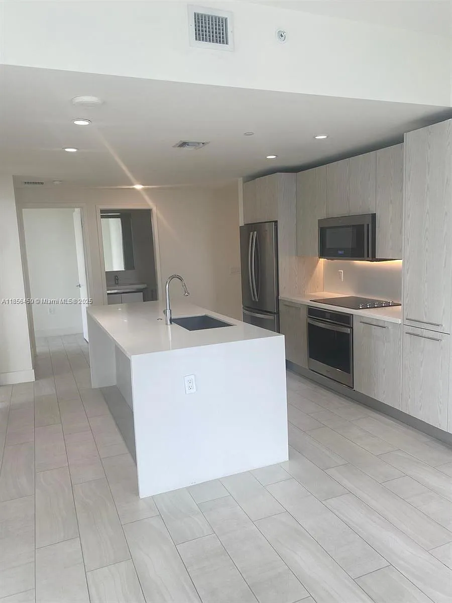Building Photo - 2000 Metropica Way