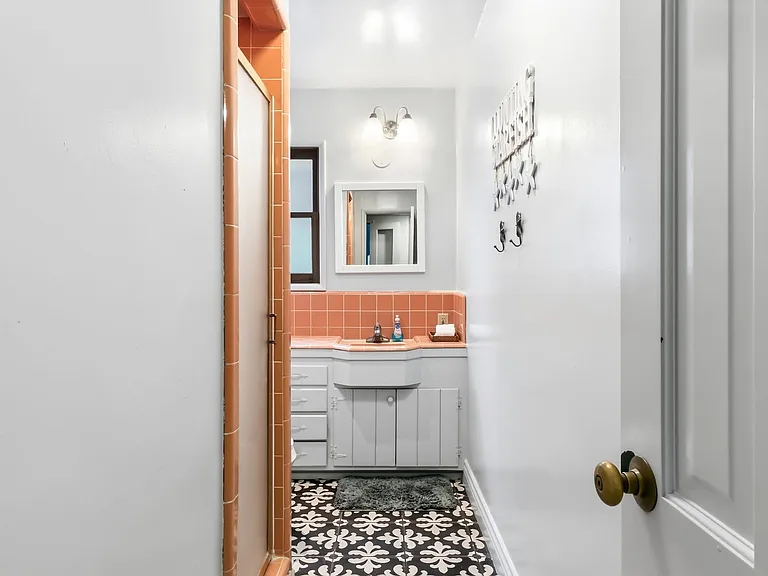 2104 E Ocean Blvd — Photo 18