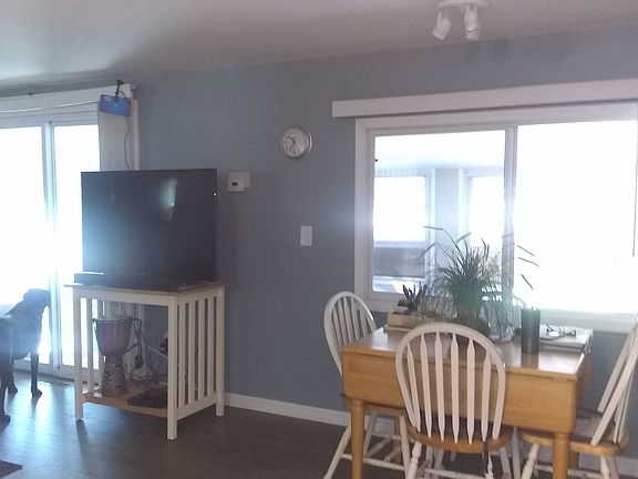 3rd image of 100 Coachlight Ln