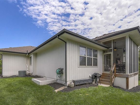 3rd image of 1305 NE Woods Edge Cir