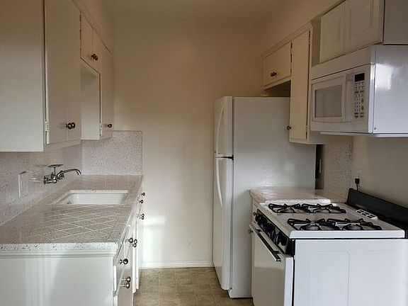 5th image of 3522 College Ave APT 2