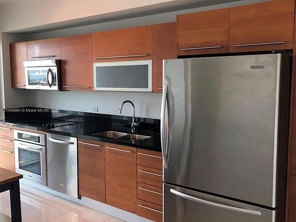 4th image of 253 NE 2nd St APT 2907