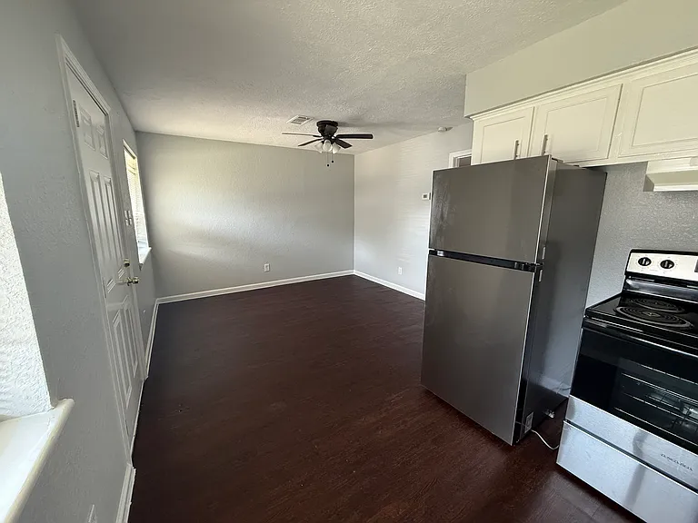 7707 Glover St #4 — Photo 2