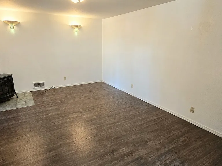 530 NW Carolyn Ln #B — Photo 6