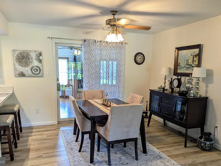 47 Radcliffe Dr — Photo 7