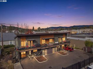 1308 E Main St, Cottage Grove, OR
