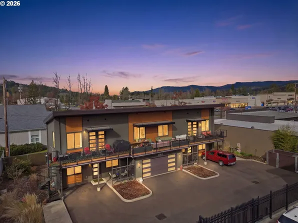 1308 E Main St, Cottage Grove, OR 97424