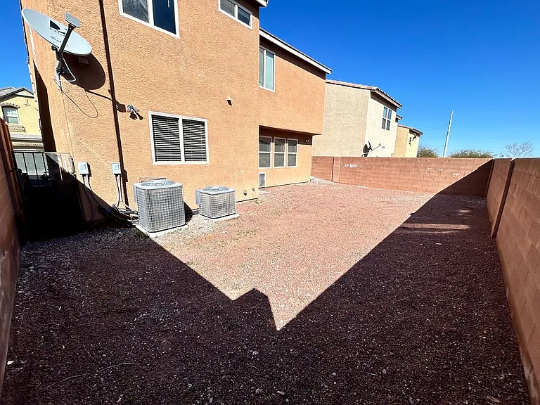 10743 Knickerbocker Ave — Photo 39
