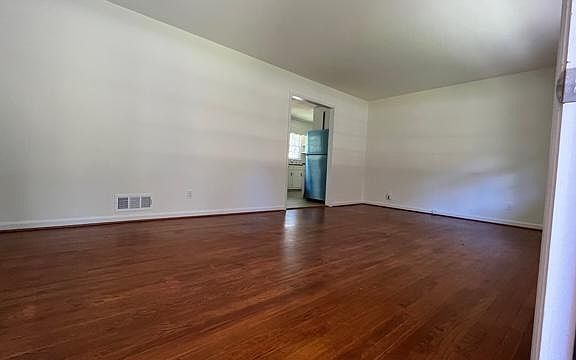 4th image of 3055 Walker Dr