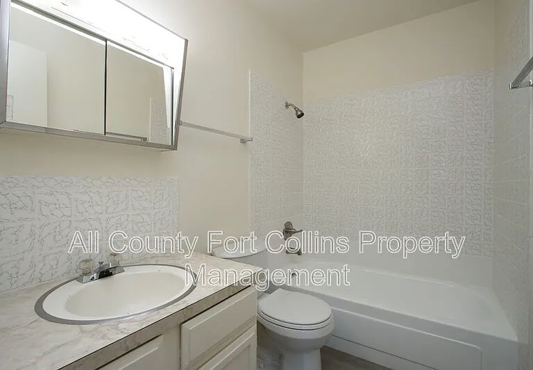 1718 Larch St #2 — Photo 13