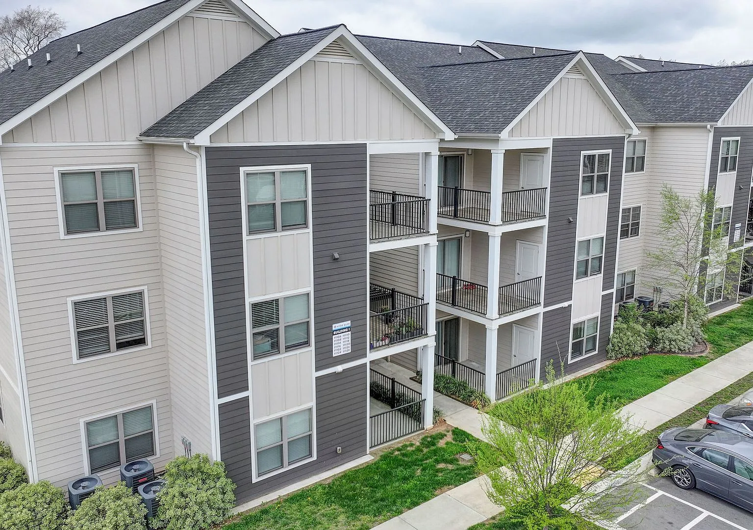 Hyde Glen Apartments — Photo 1