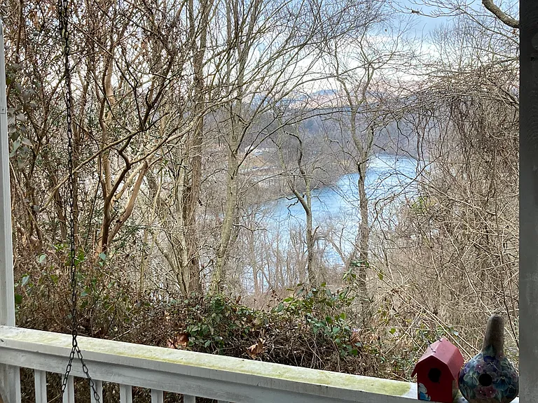 9 Frankie Ln — Photo 1