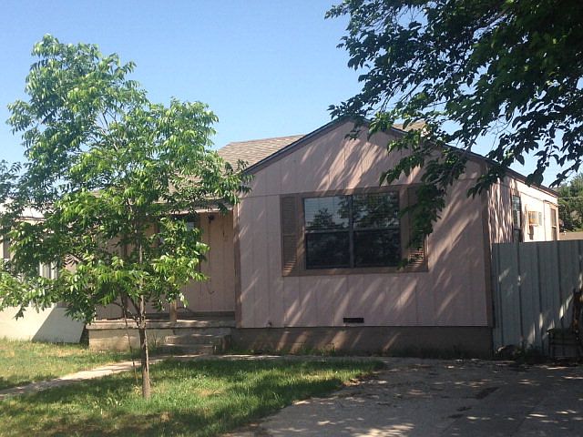 1st image of 812 E 21st St