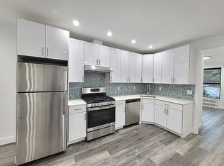 21-22 21st Rd #2R, Astoria, NY 11105