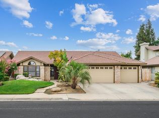 2077 Gibson Ave, Clovis, CA 93611