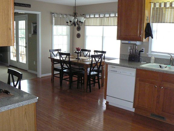 Eat In Kitchen, HW Floors