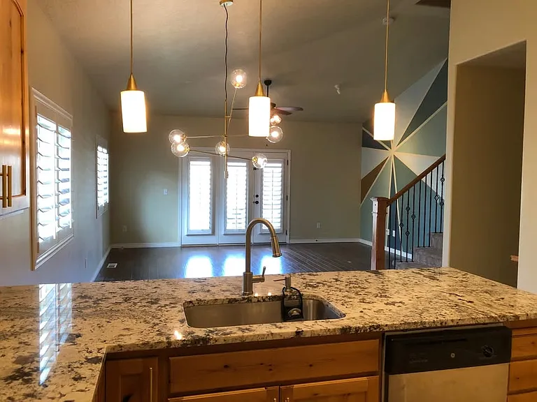 2224 W Mackay Ln — Photo 3
