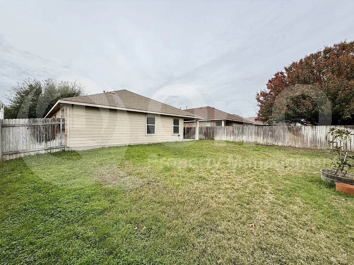3 bed, 2.0 bath, 1866 sqft, $1,949 — Photo 4