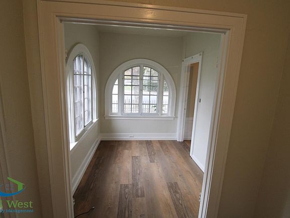 5th image of 1602 Park Ave
