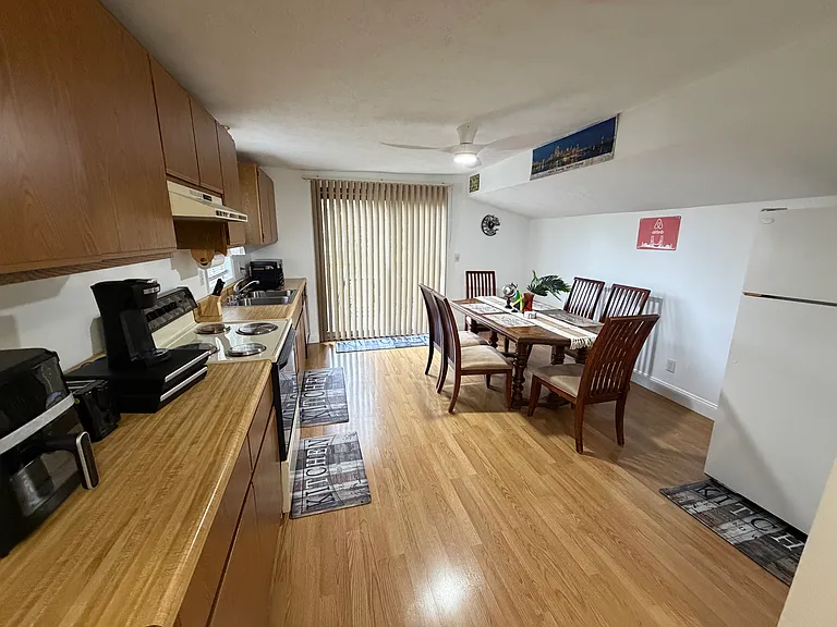 141 N Milton St — Photo 6