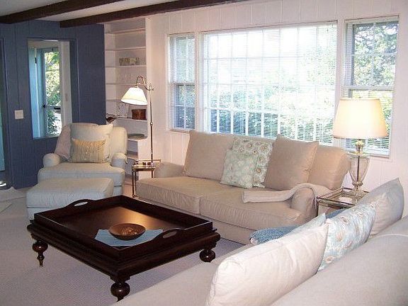 Foyer opens to a bright living rm